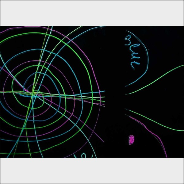 Przezroczysta tablica z podświetleniem markerową 150x84 cm z regulowanymi podporami