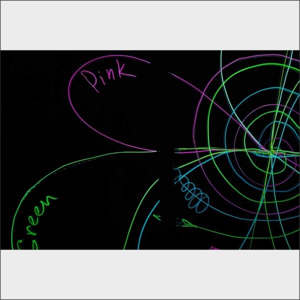 Przezroczysta tablica z podświetleniem markerową 150x84 cm z regulowanymi podporami