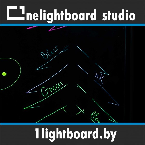 Przezroczysta tablica z podświetleniem markerową 210x118 cm z regulowanymi podporami