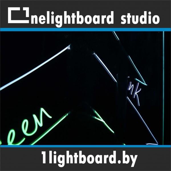 Przezroczysta tablica z podświetleniem markerową 210x118 cm z regulowanymi podporami